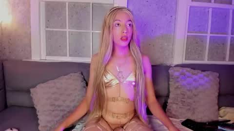 Isabella  online show from October 18, 7:07 pm