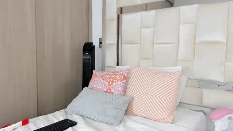 isabella_gomez11 online show from February 13, 9:17 pm