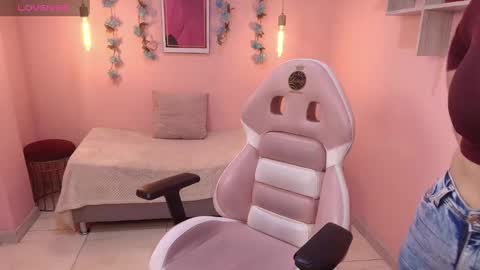 Isa  online show from September 24, 1:40 pm