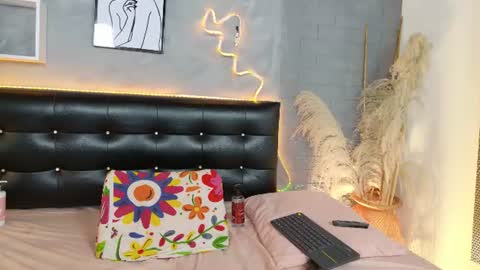 isabella_tayllor_ online show from July 25, 2:20 am