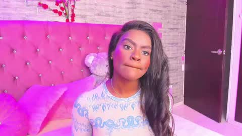 Snapshot of isabellabroms21 chatting on February 9, 8:24 pm v online show from February 9, 8:24 pm