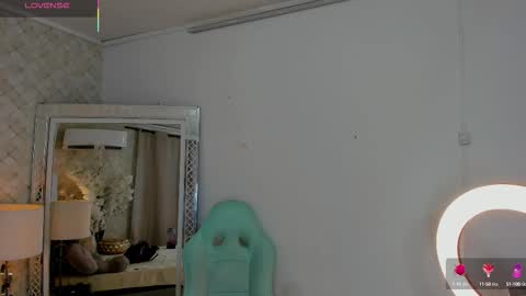 Snapshot of isabellabroms21 chatting on September 12, 10:12 pm v online show from September 12, 10:12 pm