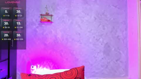 Instagram soybella01  online show from November 13, 9:06 pm