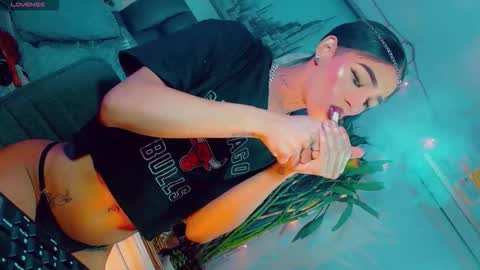 isabellagirs online show from April 10, 12:21 pm