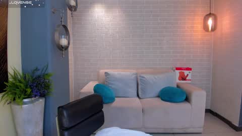 Isa Hill  online show from December 20, 8:12 pm