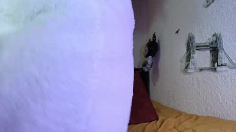 isabelle_sara online show from April 5, 7:00 pm