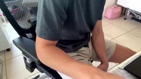 isembigh online show from December 5, 4:27 pm