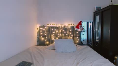 Isis  online show from December 18, 11:02 am