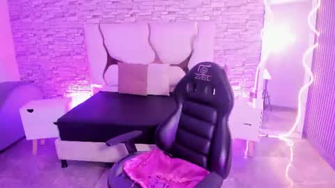 isis_tay1 online show from July 6, 3:36 am