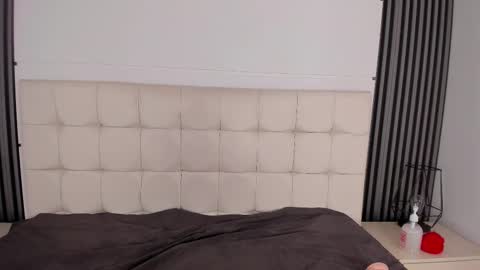 Isis Noir online show from November 14, 7:05 pm