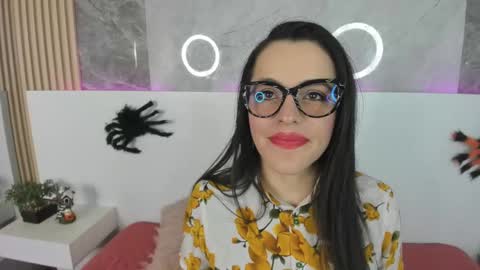 Isis Noir online show from October 6, 7:42 pm