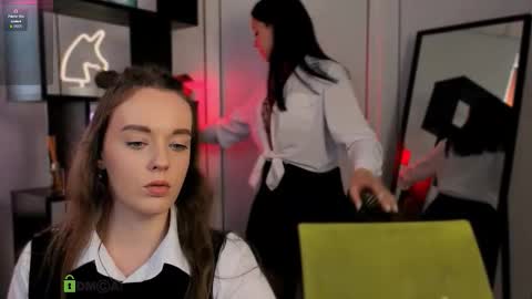 isla_dior online show from October 7, 8:43 am