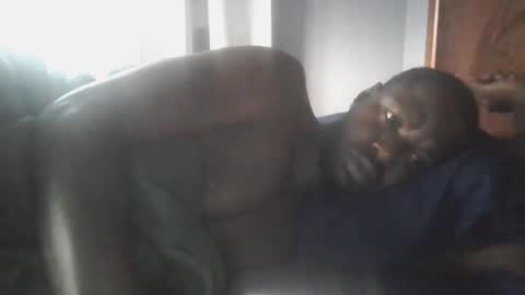 islandbey242 online show from May 16, 10:58 am