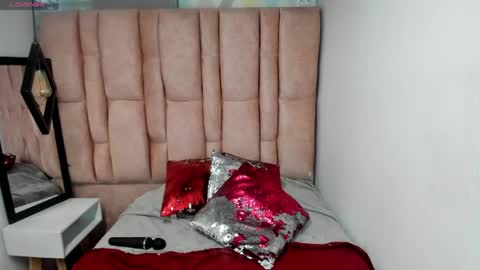 ISSA MILF online show from April 15, 2:20 pm