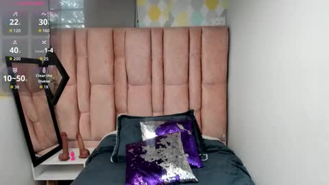 ISSA MILF online show from March 9, 1:05 pm