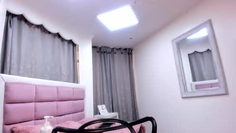 issadorajames online show from November 5, 8:00 pm