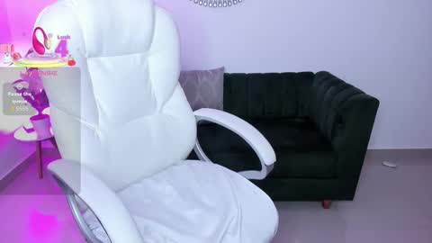 issi_loren online show from December 19, 9:54 pm