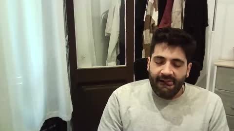 italianboybcn online show from November 11, 9:33 am