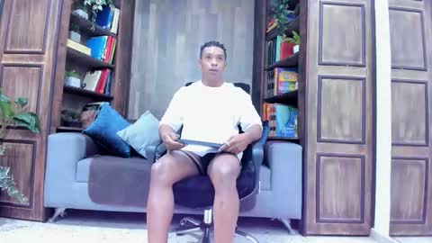 Italo Moore online show from September 20, 1:03 pm