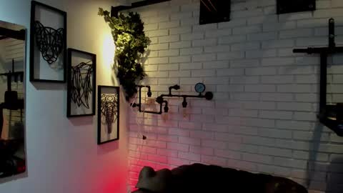 Italo Moore online show from October 17, 11:25 am