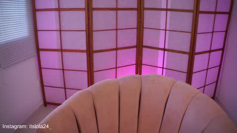   online show from January 8, 11:32 am