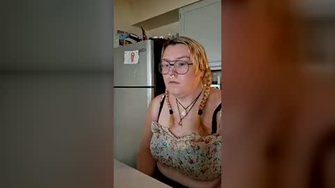 Itsglitchh222 online show from August 6, 3:43 pm