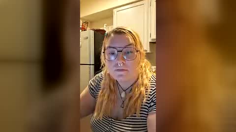 Itsglitchh222 online show from August 7, 5:44 pm