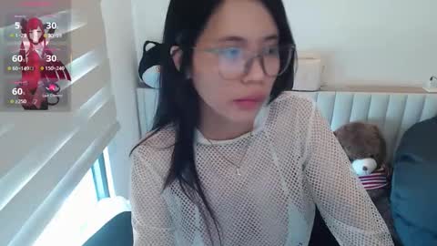 itskittyy online show from December 1, 3:04 am