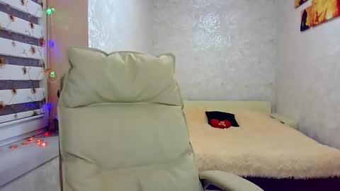 itslunaday online show from February 19, 6:32 pm