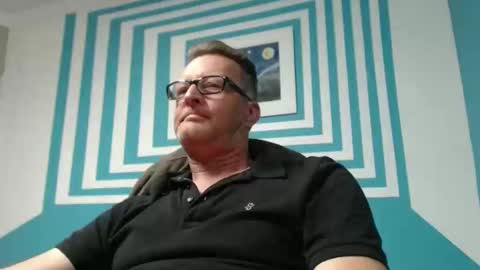 itsmeyes69 online show from September 14, 12:02 am