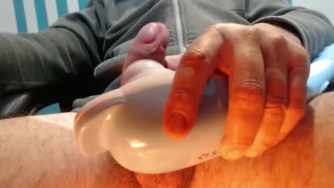 itsmeyes69 online show from September 17, 9:40 pm