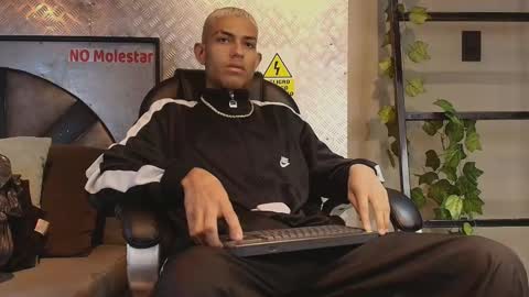 itszairen online show from February 17, 4:22 am