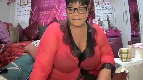 itumeleng74 online show from February 11, 5:33 am