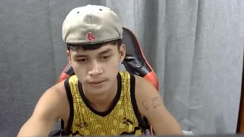 itzme_john online show from April 9, 6:24 pm