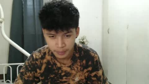 itzme_john online show from June 19, 5:02 am