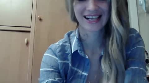 Snapshot of ivetta911 chatting on October 25, 1:22 pm ivetta911 online show from October 25, 1:22 pm