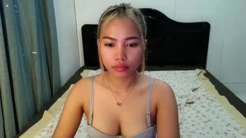 ivory_whore online show from April 2, 11:55 pm