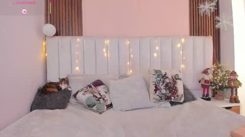 maria  online show from December 13, 11:55 pm