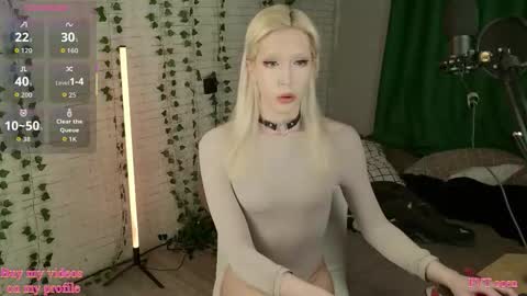 I v y  online show from September 15, 10:39 am