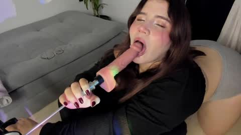 I V Y online show from April 11, 2:16 am