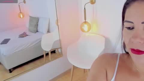 Ivy  online show from November 24, 2:05 pm