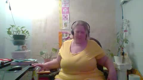 ivyjane3522 online show from April 6, 10:33 pm