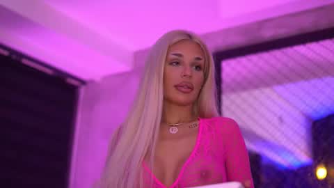 IvyRowa online show from November 30, 7:21 pm