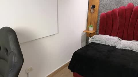 ivyrush09 online show from October 4, 4:43 am