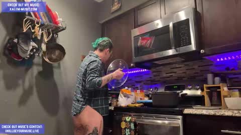 Muse hethey online show from November 15, 12:45 am