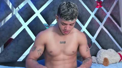 izaack online show from January 10, 1:05 pm