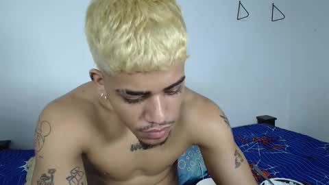 izaack online show from October 5, 2:20 am