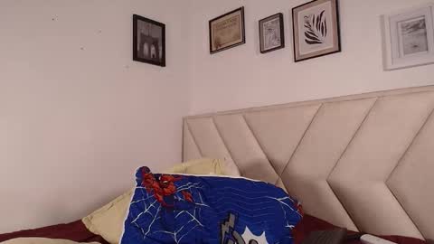 izaack online show from October 9, 4:18 am