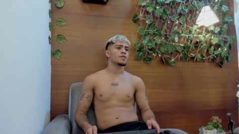 izaack online show from January 27, 3:47 am