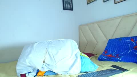 izaack online show from October 23, 5:09 am